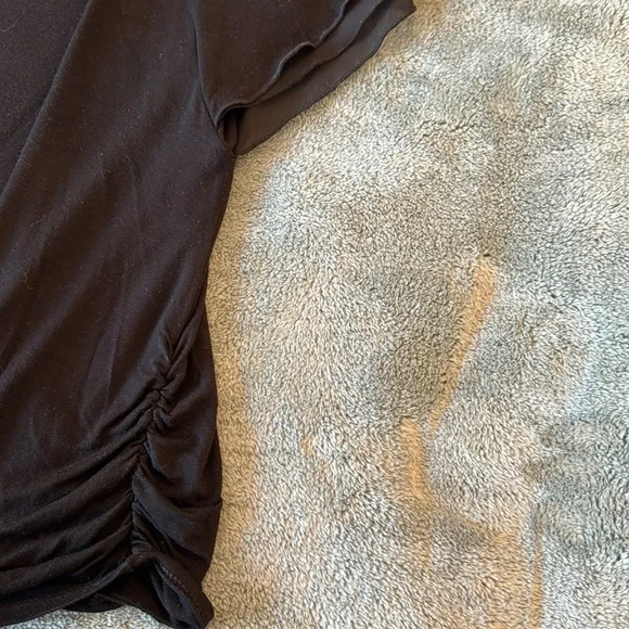 Kim and Cami M Black t shirt - Picture 4 of 5